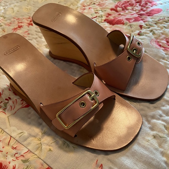 Coach Y2K Buckle Slides, size 6.5, Natural, pre-loved - Picture 3 of 6